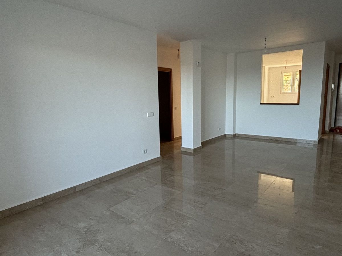 Middle Floor Apartment in La Duquesa, La Duquesa, 7/12
