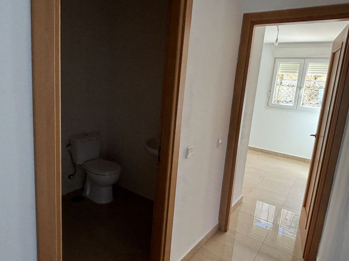 Middle Floor Apartment in La Duquesa, La Duquesa, 8/12