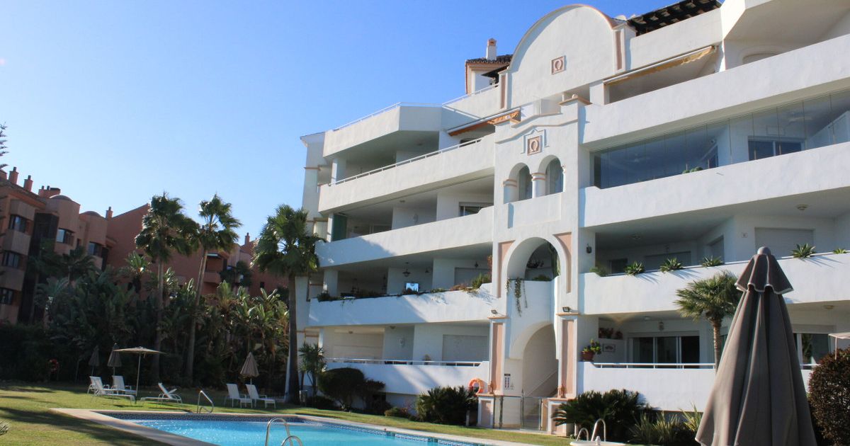 Квартира на среднем этаже в Marbella, Marbella, 1/12