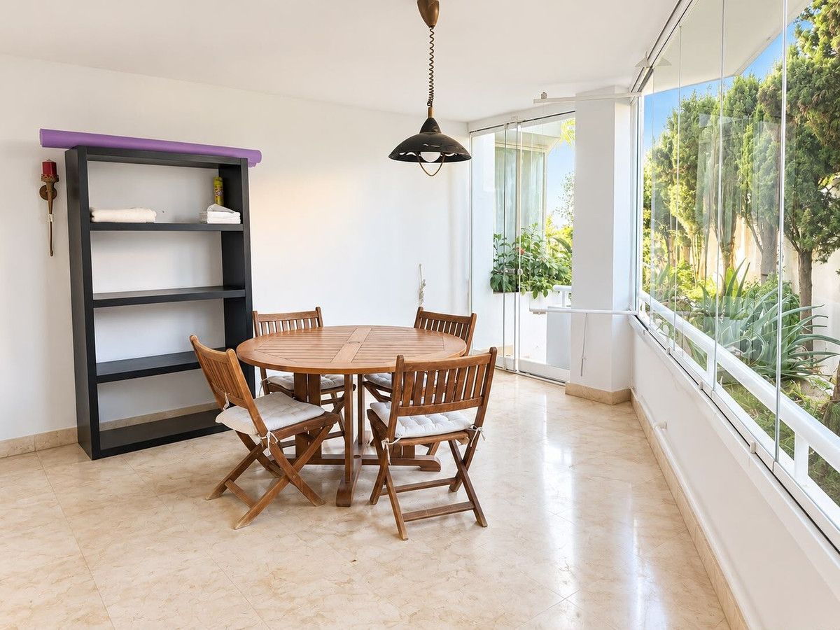 Квартира на среднем этаже в Marbella, Marbella, 2/12