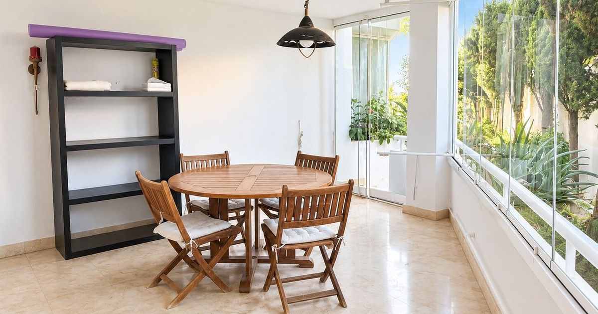 Квартира на среднем этаже в Marbella, Marbella, 2/12