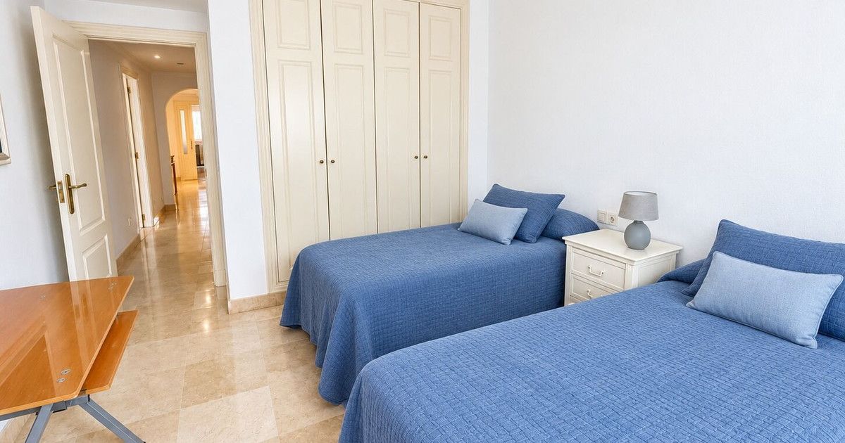 Квартира на среднем этаже в Marbella, Marbella, 11/12