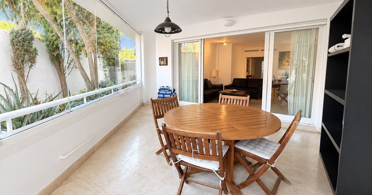 Квартира на среднем этаже в Marbella, Marbella, 3/12