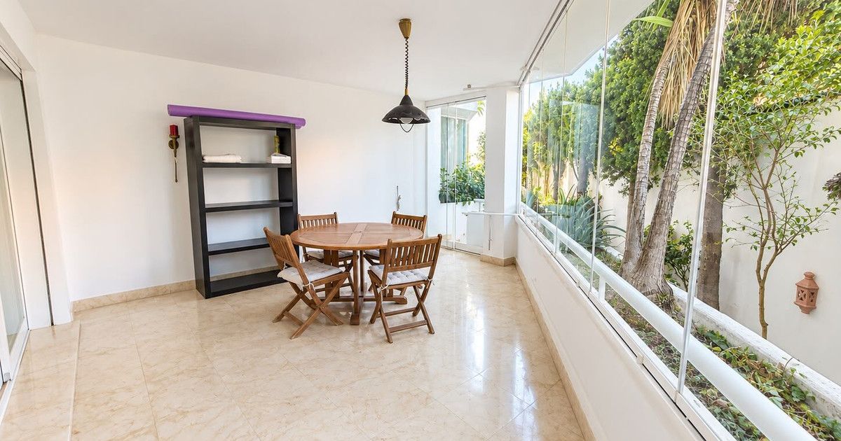 Квартира на среднем этаже в Marbella, Marbella, 4/12