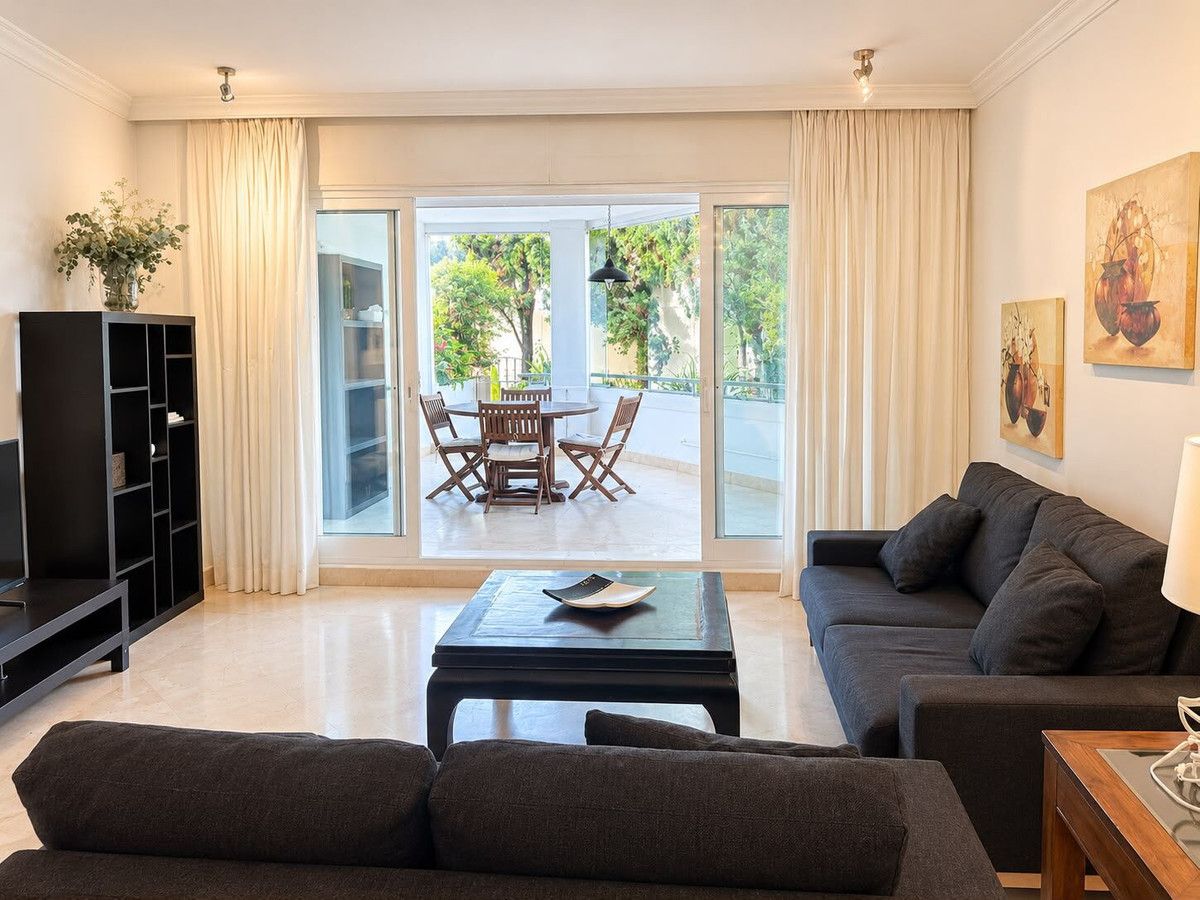 Квартира на среднем этаже в Marbella, Marbella, 5/12