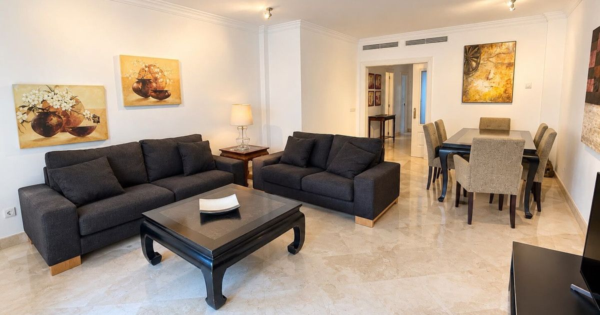 Квартира на среднем этаже в Marbella, Marbella, 7/12