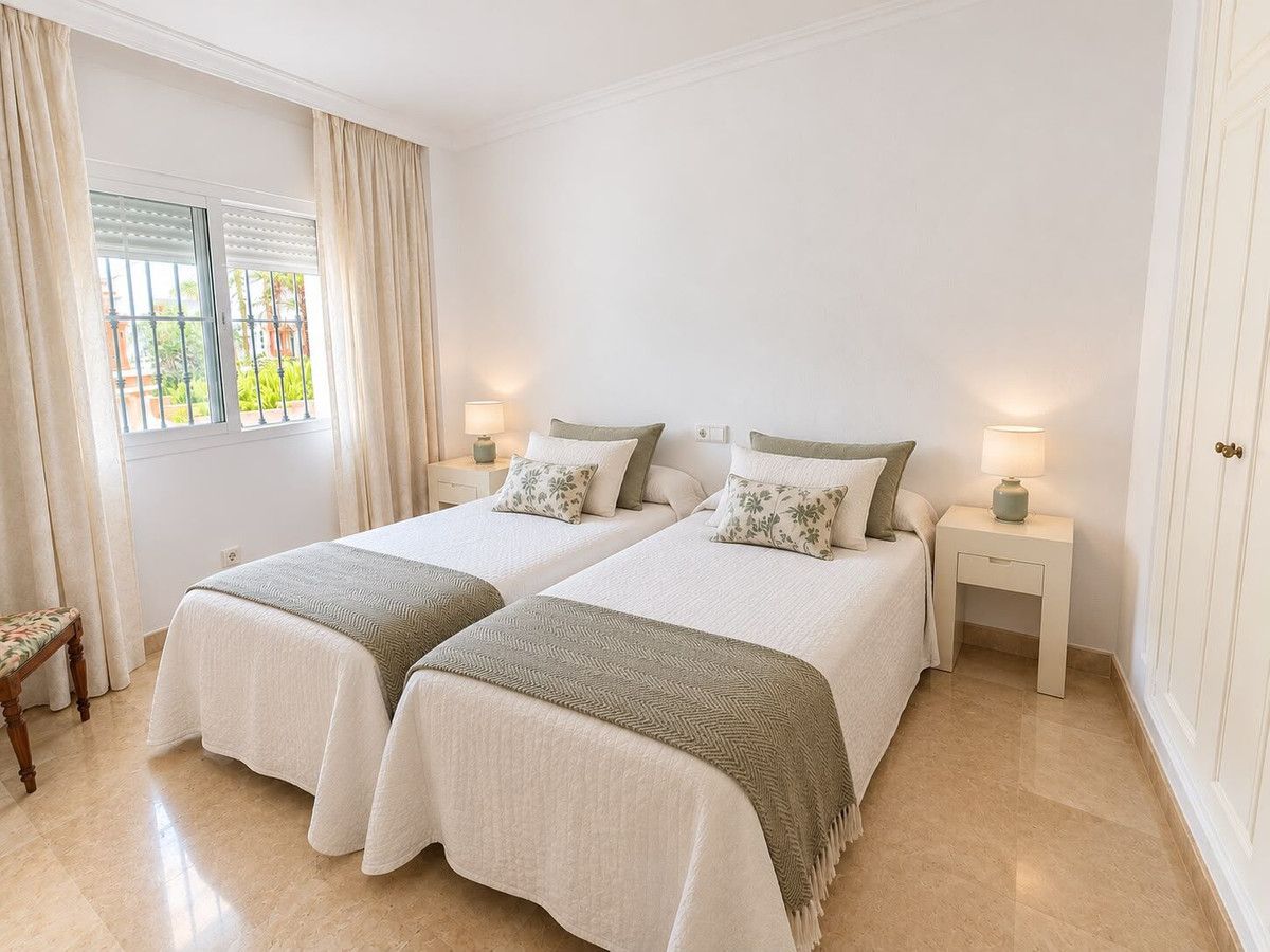Квартира на среднем этаже в Marbella, Marbella, 10/12