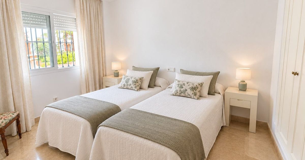 Квартира на среднем этаже в Marbella, Marbella, 10/12