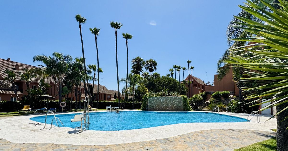 Квартира на среднем этаже в Casares Playa, Casares Playa, 1/12