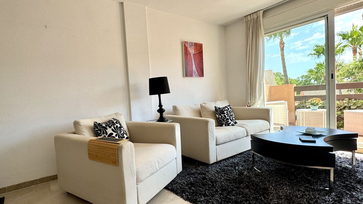 Квартира на среднем этаже в Casares Playa, Casares Playa, 5/12