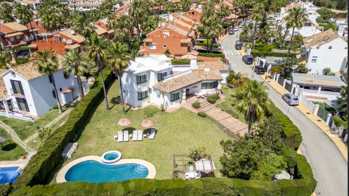 Fristående villa i Estepona, Estepona, 1/12