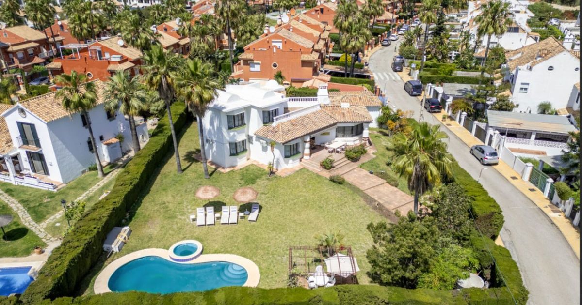 Fristående villa i Estepona, Estepona, 1/12