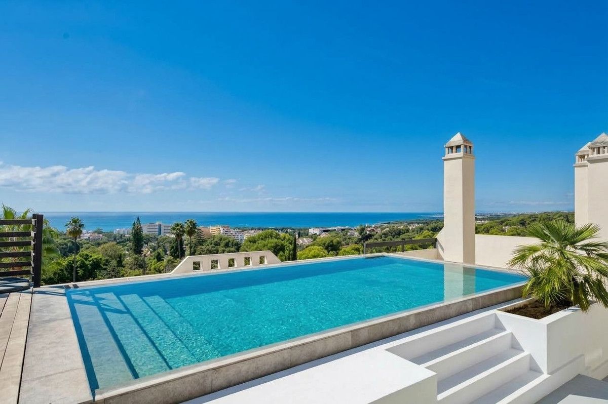 Двухуровневый пентхаус в Marbella, Marbella, 1/12