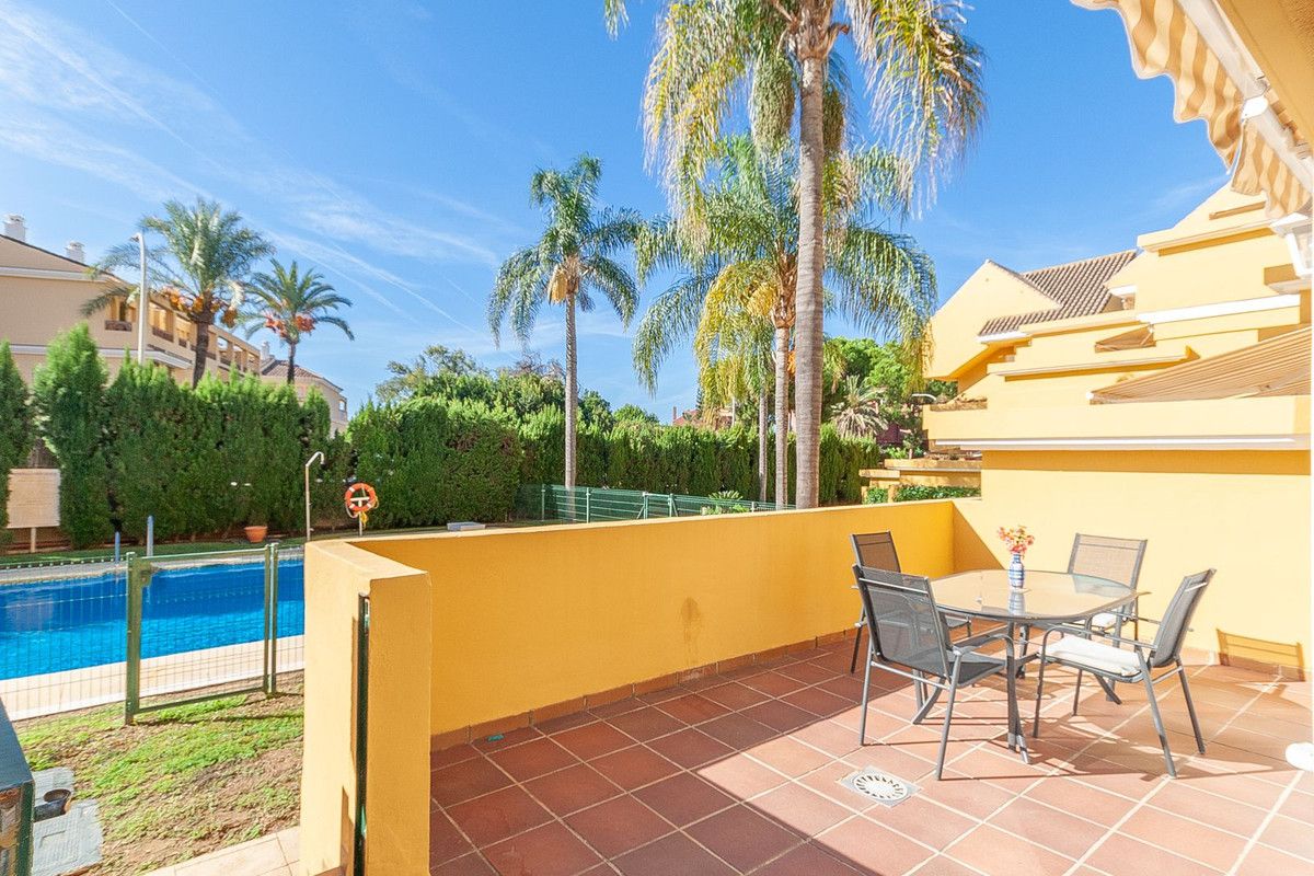 Appartement en rez-de-chaussée à Elviria, Elviria, 2/12