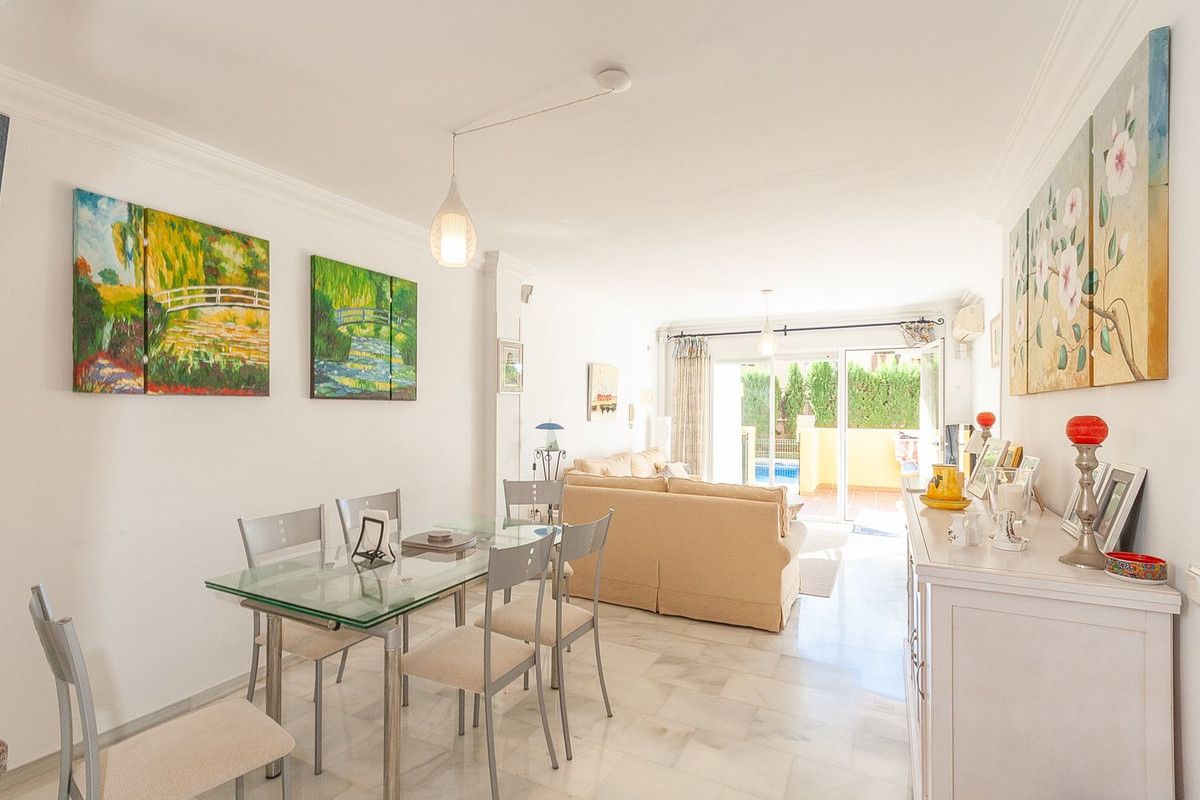 Appartement en rez-de-chaussée à Elviria, Elviria, 11/12
