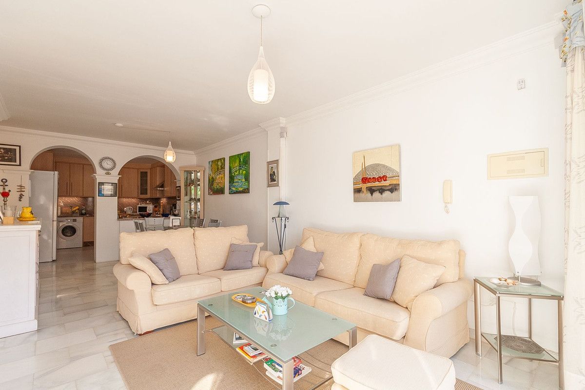 Appartement en rez-de-chaussée à Elviria, Elviria, 4/12
