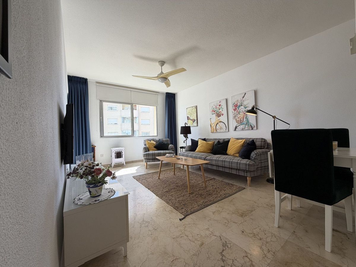 Apartamento en planta media en Estepona, Estepona, 7/12