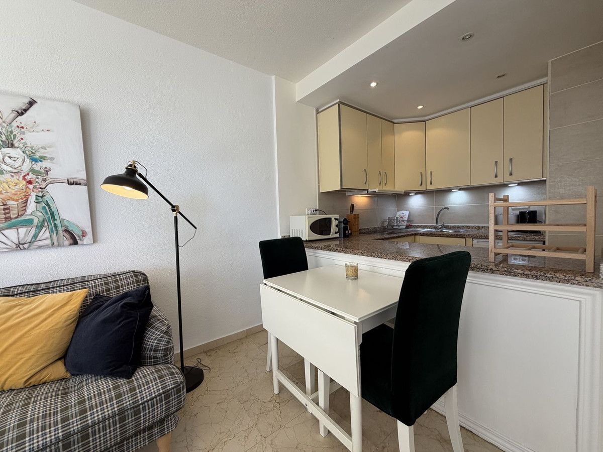 Apartamento en planta media en Estepona, Estepona, 8/12