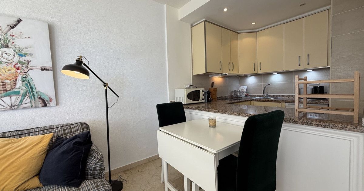 Apartamento en planta media en Estepona, Estepona, 8/12