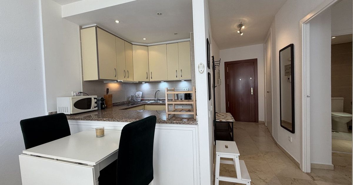 Apartamento en planta media en Estepona, Estepona, 9/12