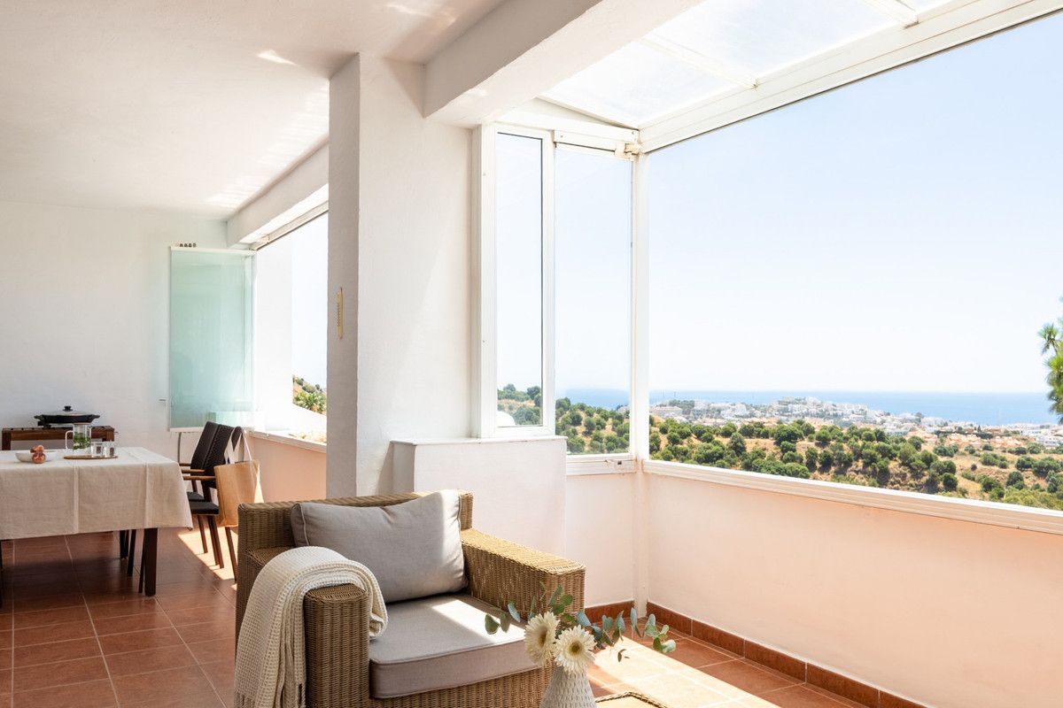 Apartamento en planta media en Calahonda, Calahonda, 4/12