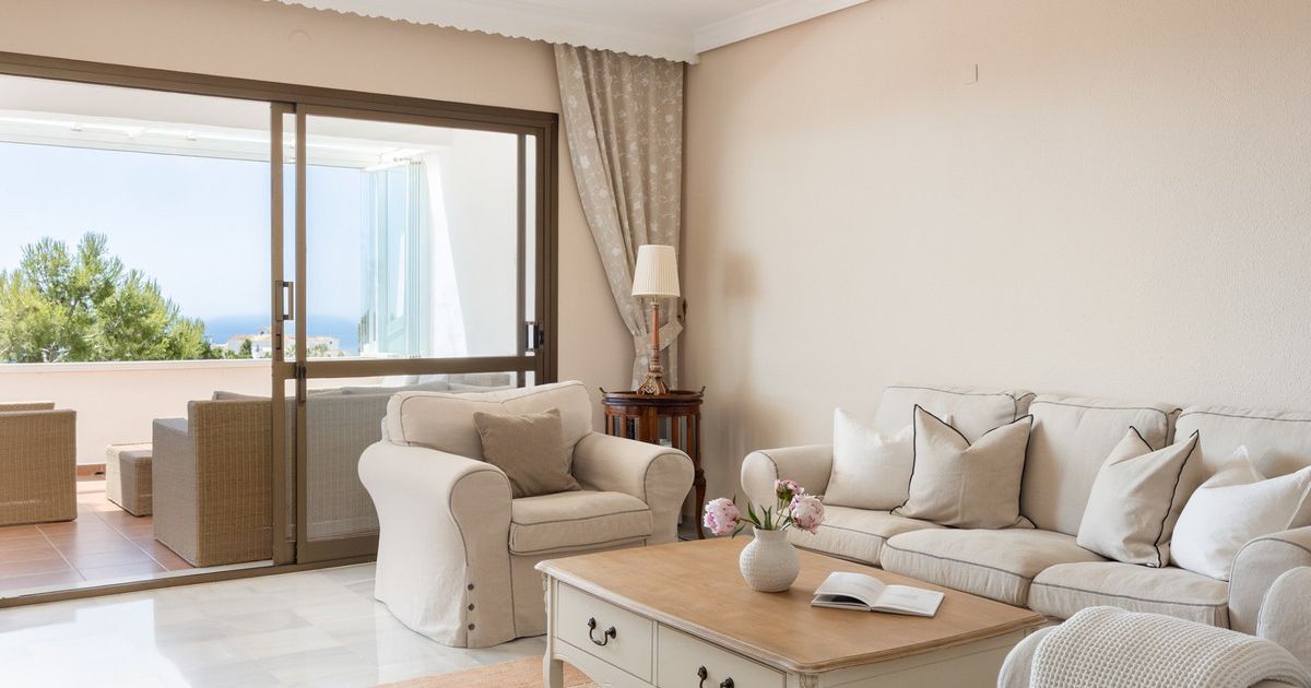 Apartamento en planta media en Calahonda, Calahonda, 7/12