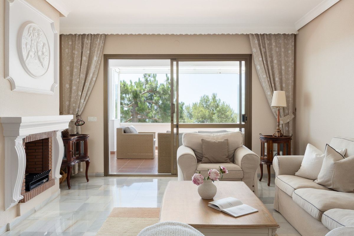 Apartamento en planta media en Calahonda, Calahonda, 8/12