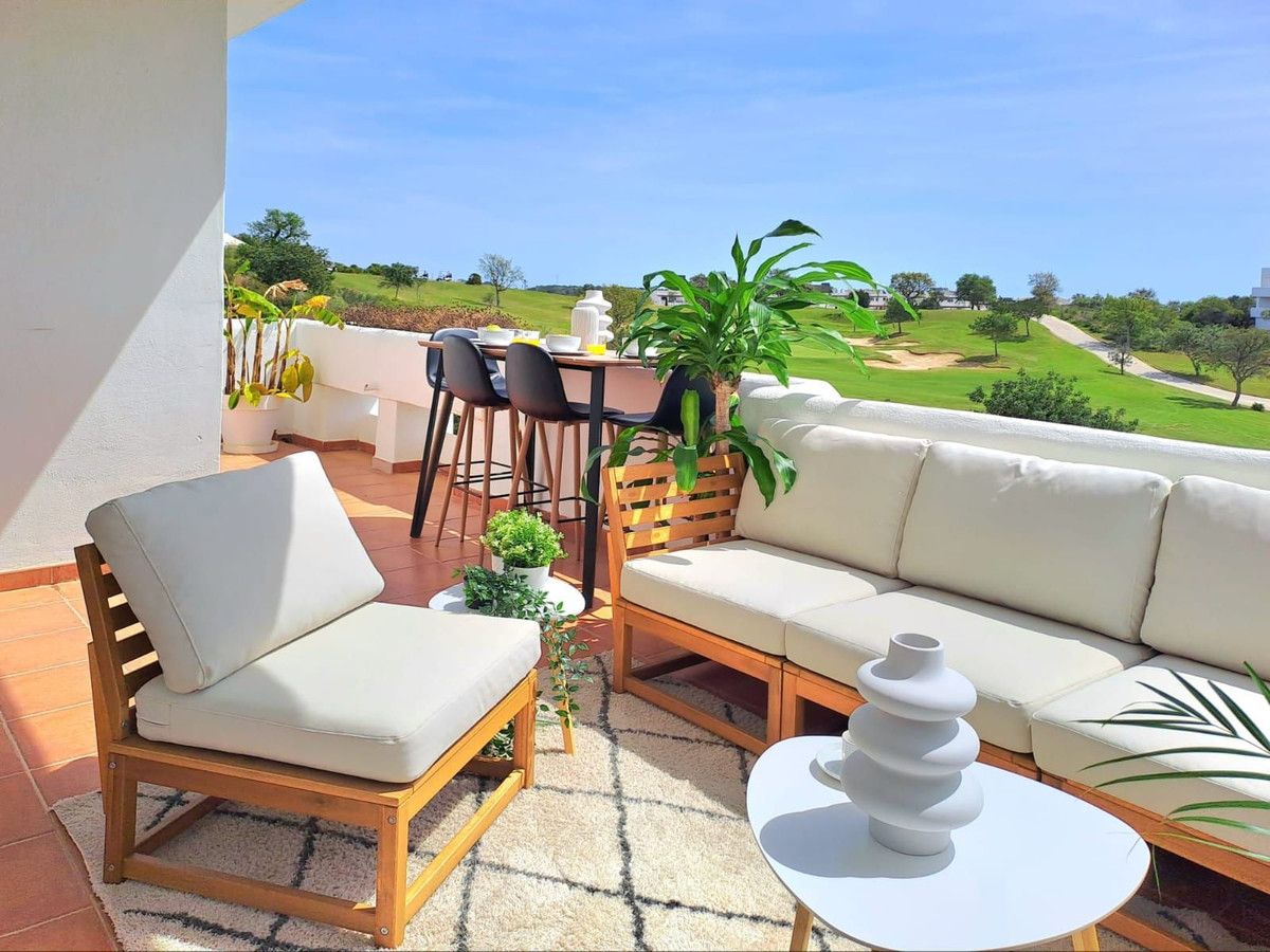 Middle Floor Apartment in Estepona, Estepona, 1/12