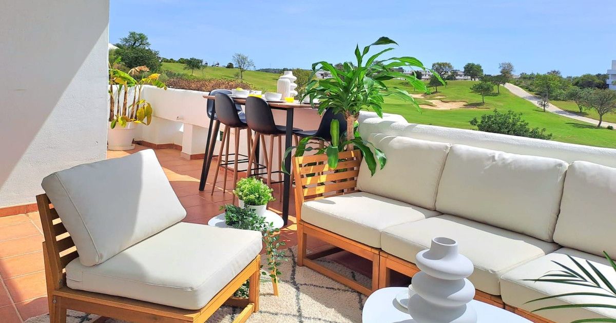 Middle Floor Apartment in Estepona, Estepona, 1/12