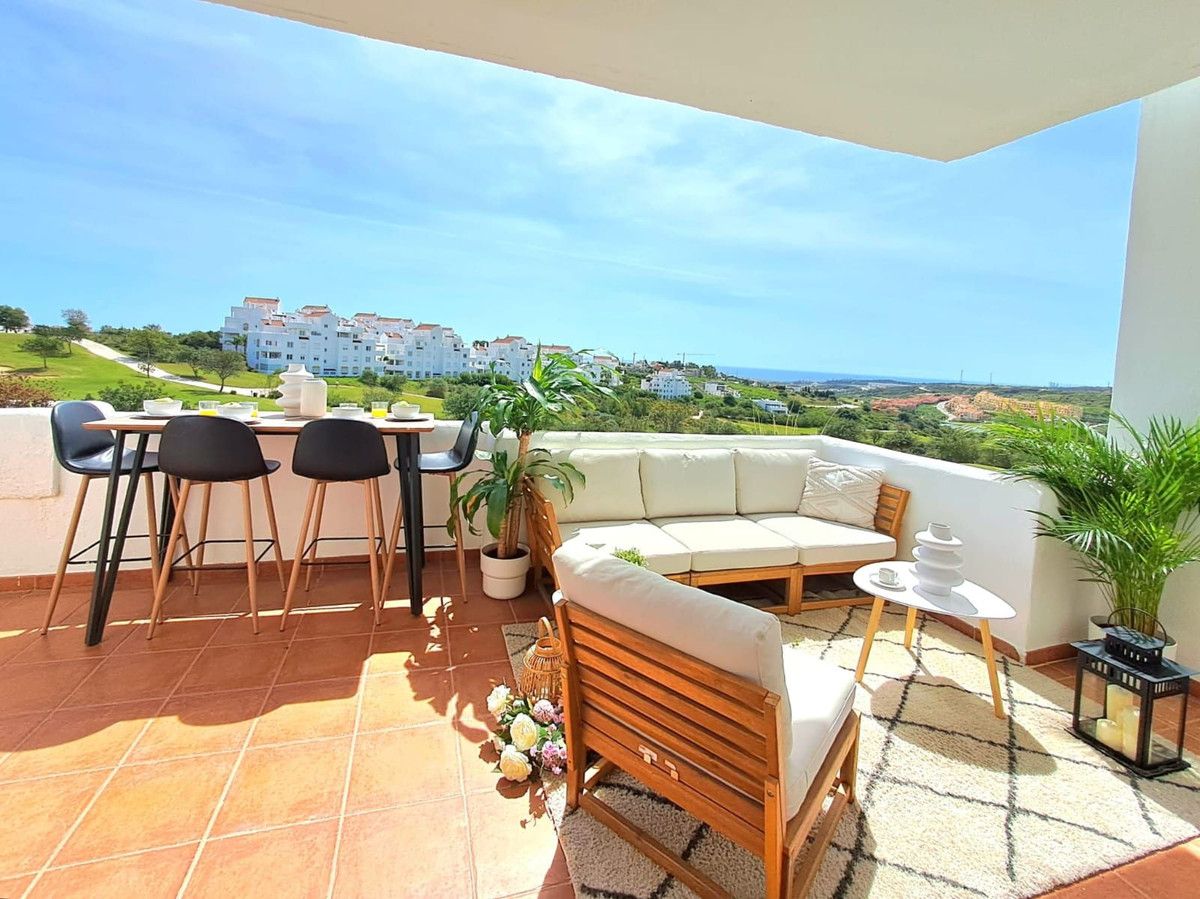 Middle Floor Apartment in Estepona, Estepona, 2/12