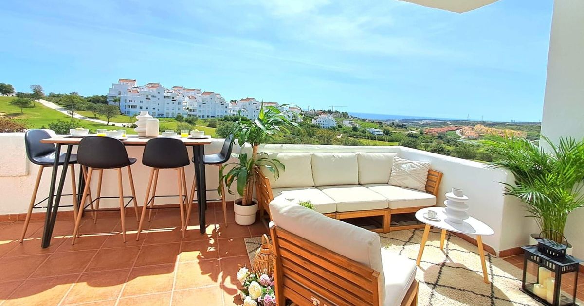 Middle Floor Apartment in Estepona, Estepona, 2/12