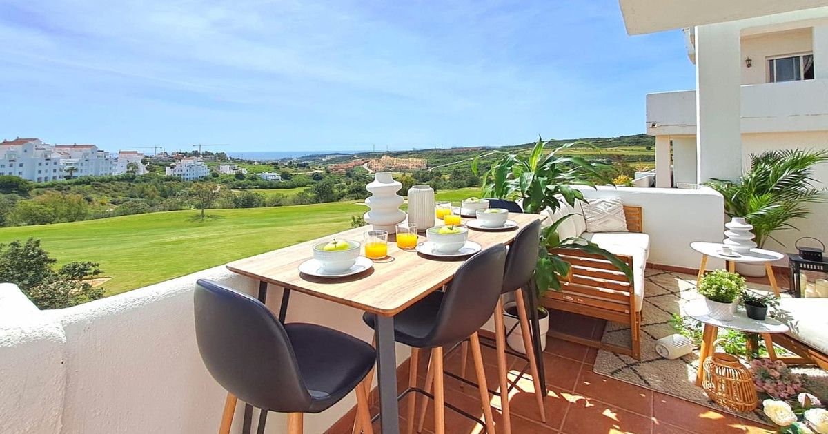 Middle Floor Apartment in Estepona, Estepona, 3/12
