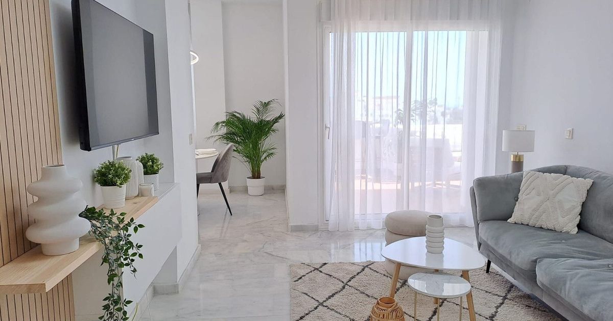 Middle Floor Apartment in Estepona, Estepona, 4/12
