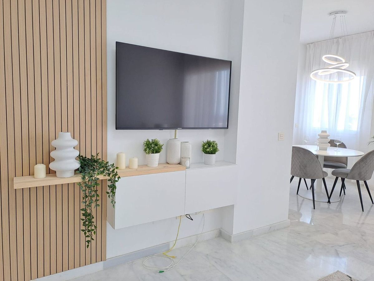 Middle Floor Apartment in Estepona, Estepona, 5/12