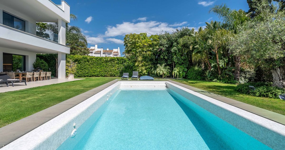 Villa in Nueva Andalucia, Nueva Andalucia, 2/12