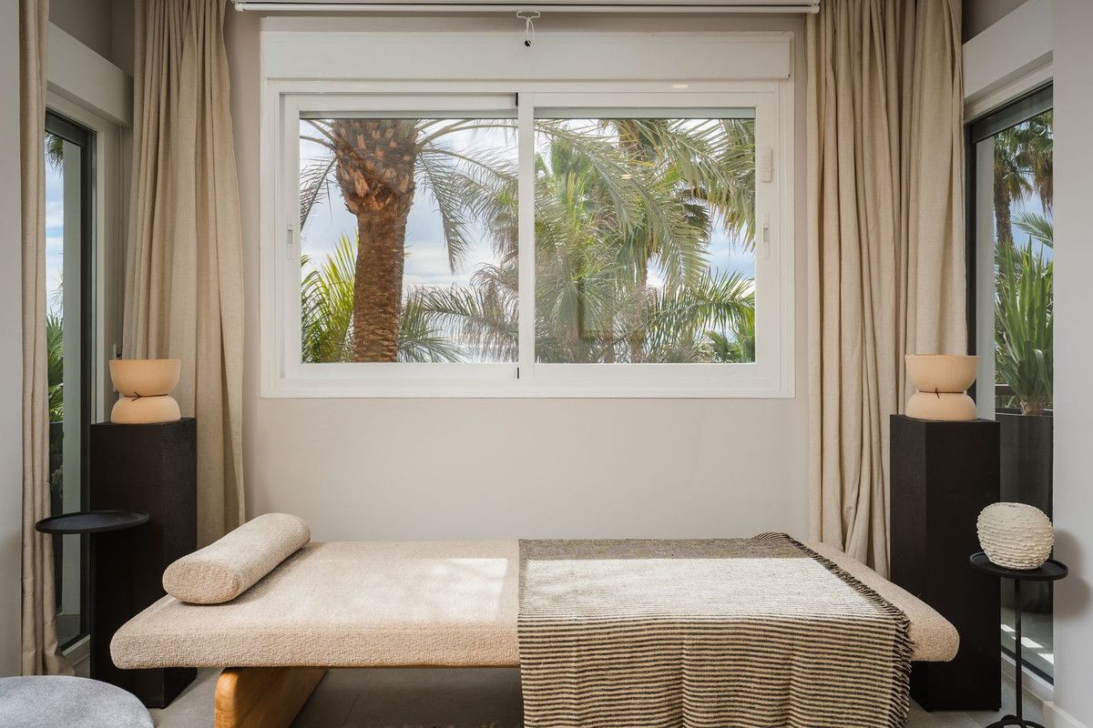 Квартира на среднем этаже в Estepona, Estepona, 12/12