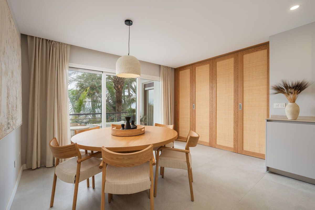 Квартира на среднем этаже в Estepona, Estepona, 6/12