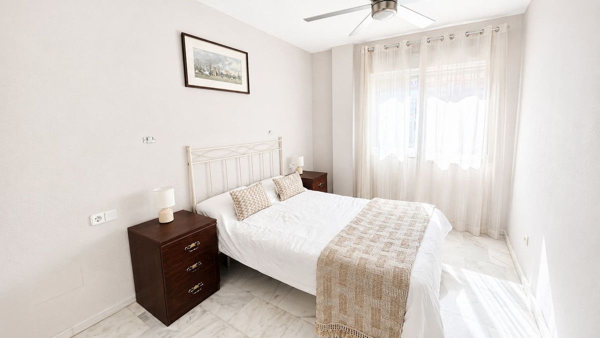 Middle Floor Apartment in San Luis de Sabinillas, San Luis de Sabinillas, 12/12