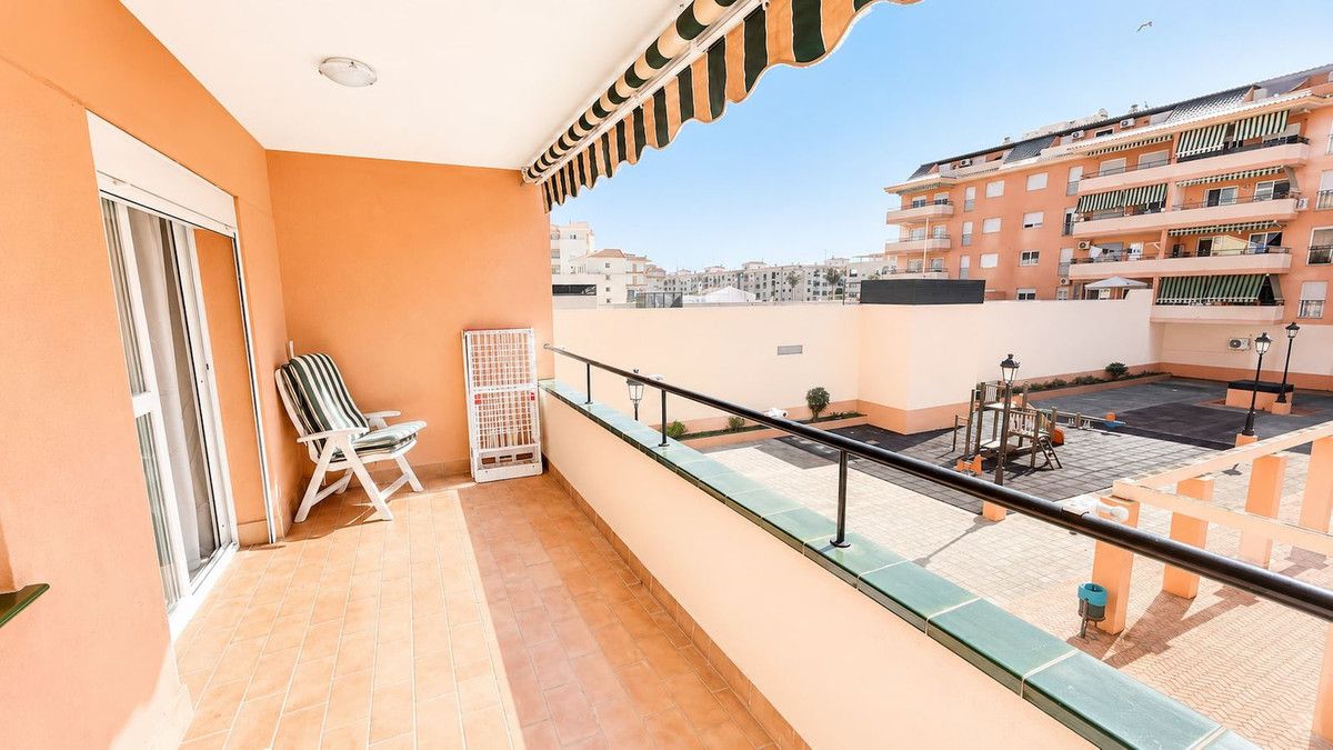 Middle Floor Apartment in San Luis de Sabinillas, San Luis de Sabinillas, 6/12