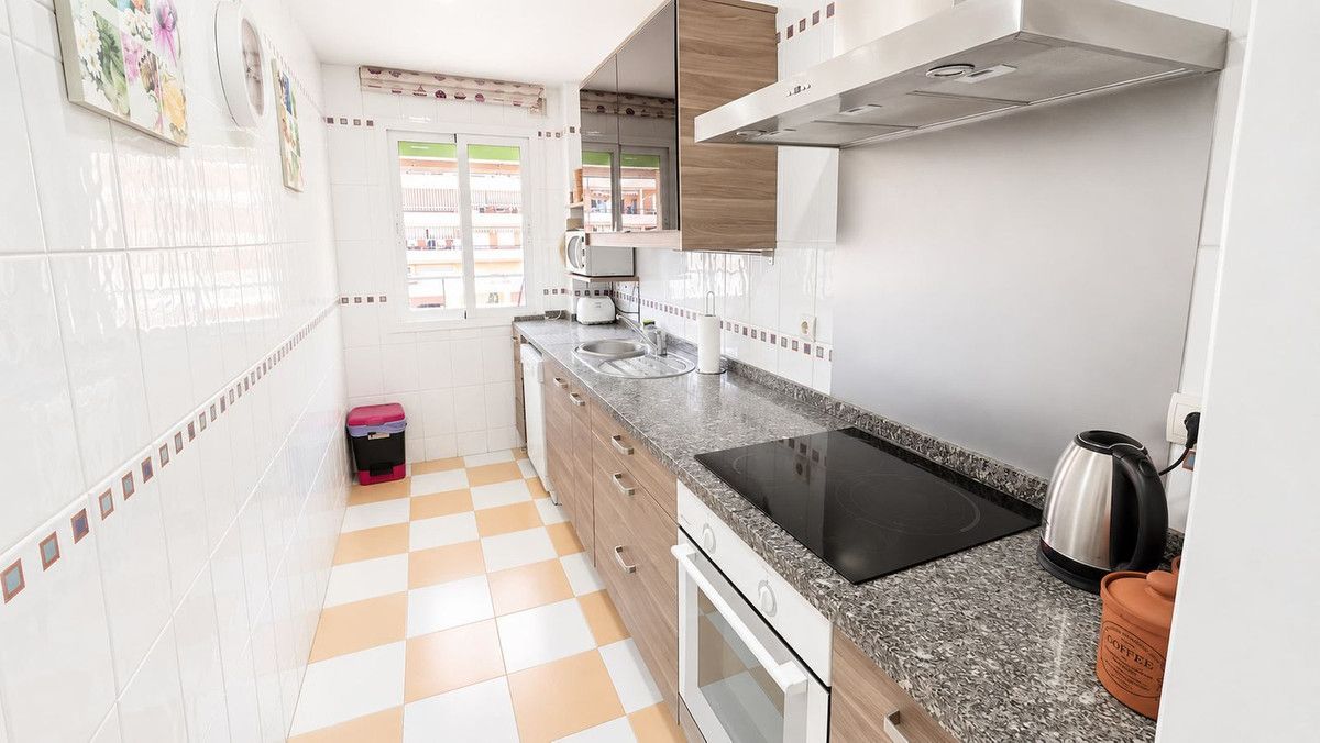 Middle Floor Apartment in San Luis de Sabinillas, San Luis de Sabinillas, 8/12