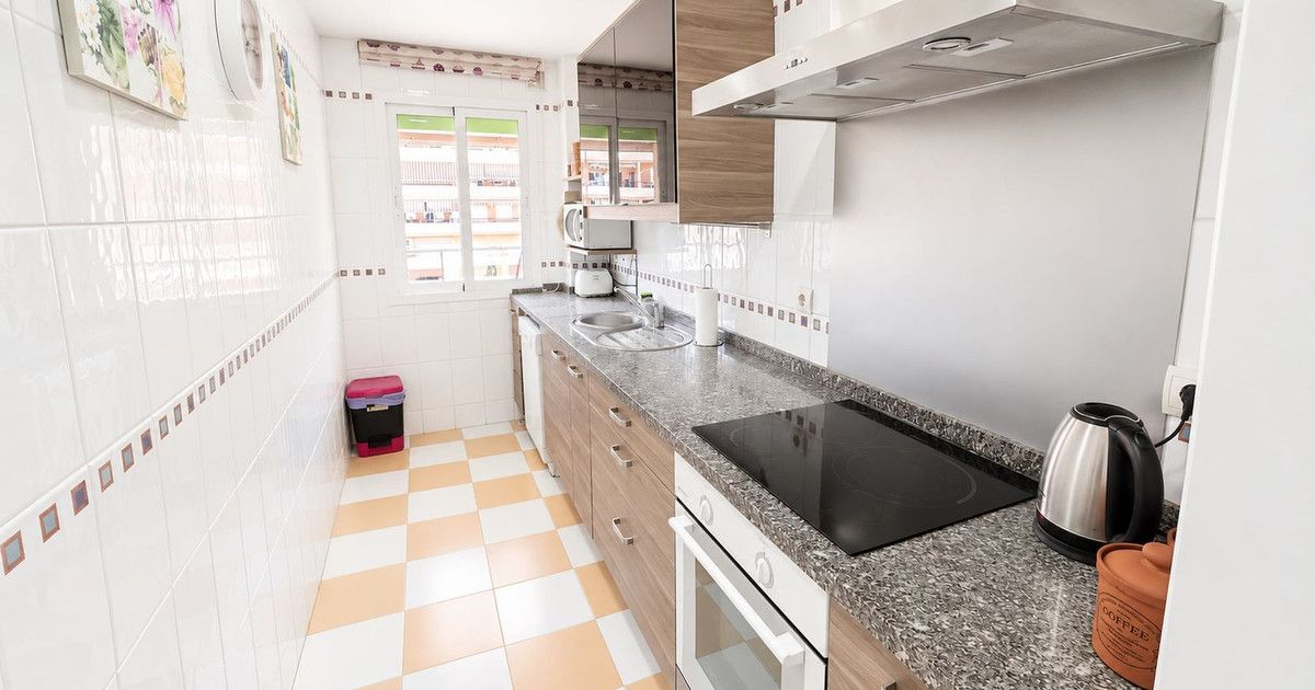 Middle Floor Apartment in San Luis de Sabinillas, San Luis de Sabinillas, 8/12