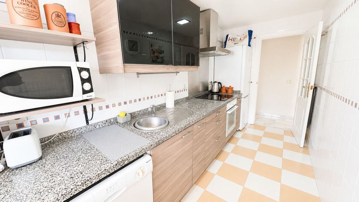 Middle Floor Apartment in San Luis de Sabinillas, San Luis de Sabinillas, 9/12