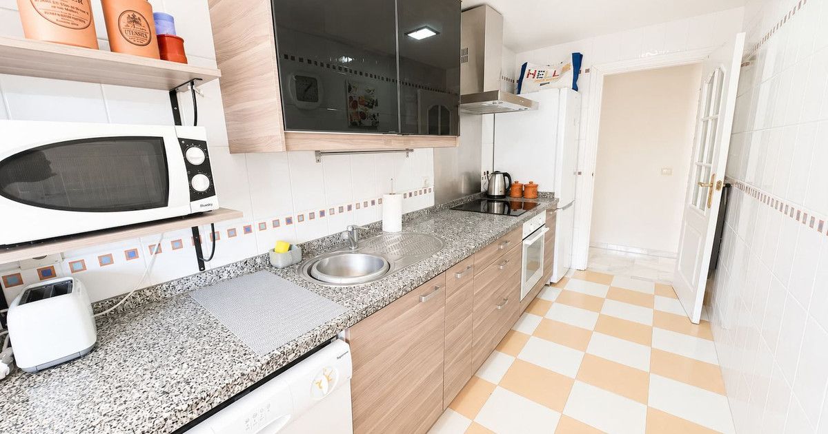 Middle Floor Apartment in San Luis de Sabinillas, San Luis de Sabinillas, 9/12