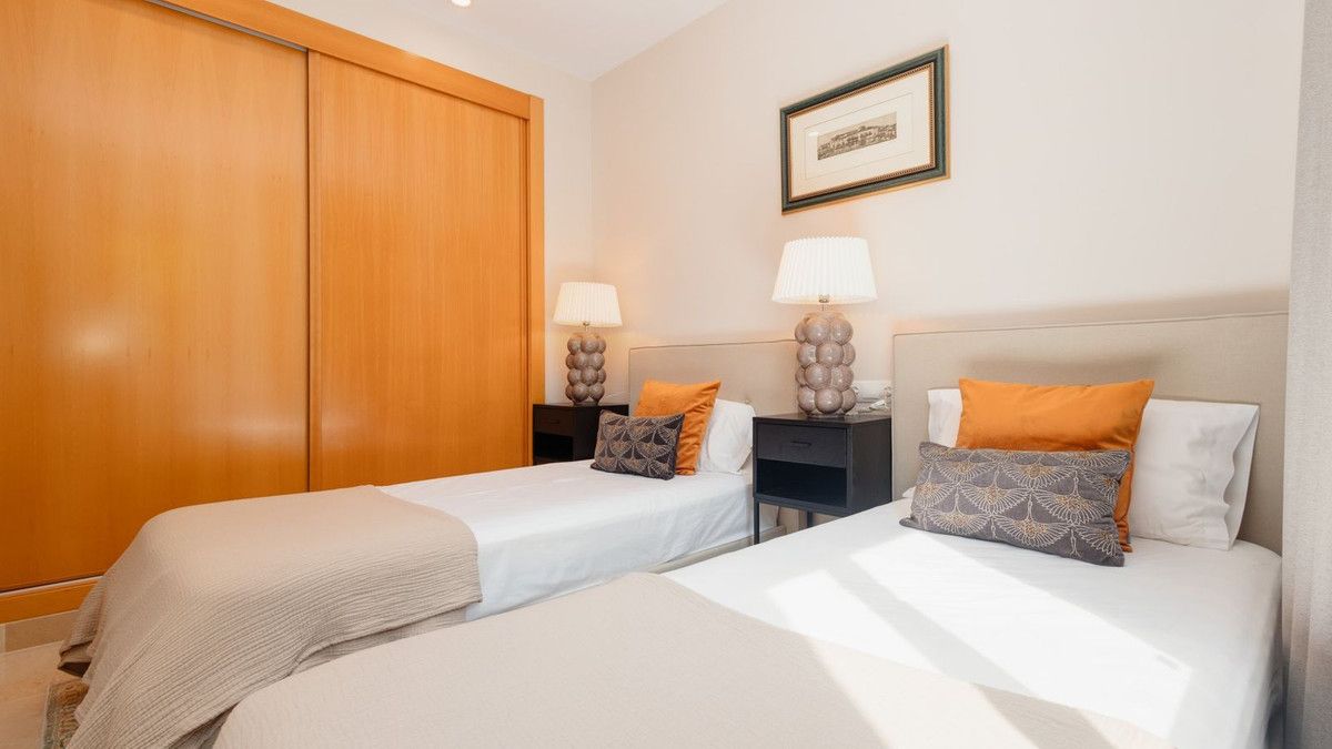 Apartamento en planta baja en Benahavís, Benahavís, 6/12