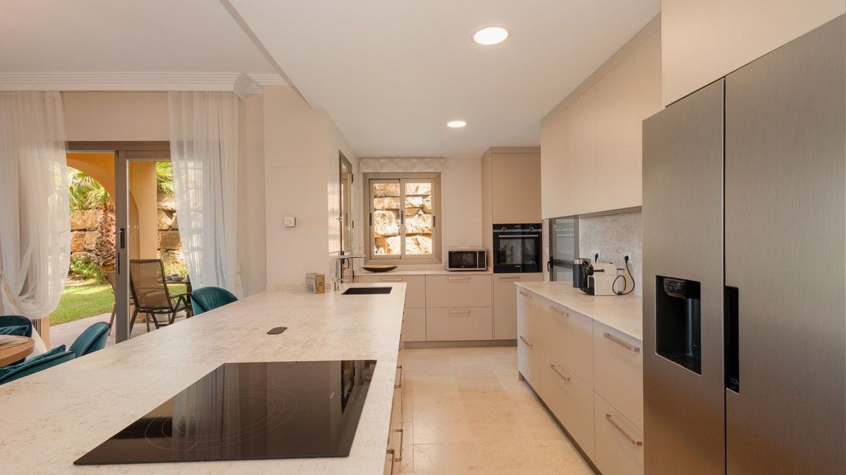 Apartamento en planta baja en Benahavís, Benahavís, 9/12