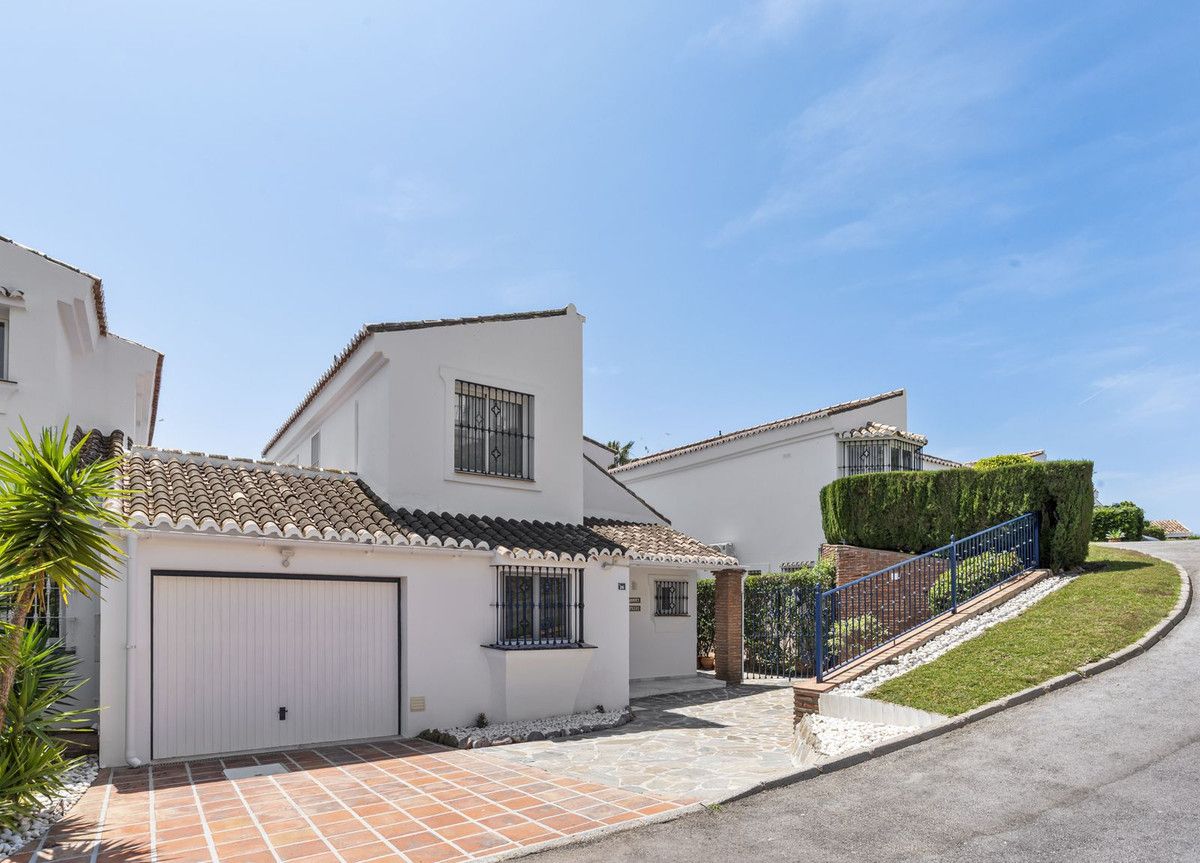 Detached Villa in El Chaparral, El Chaparral, 2/12