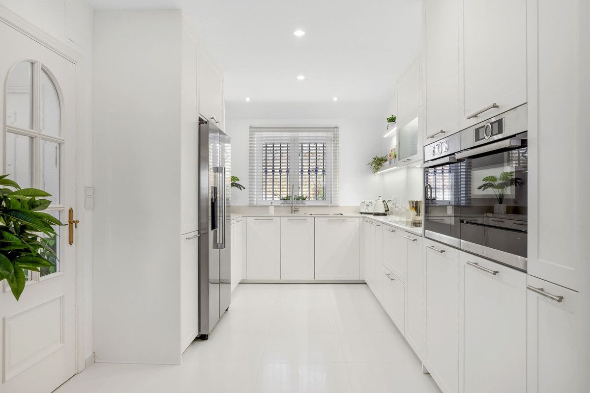 Detached Villa in El Chaparral, El Chaparral, 11/12