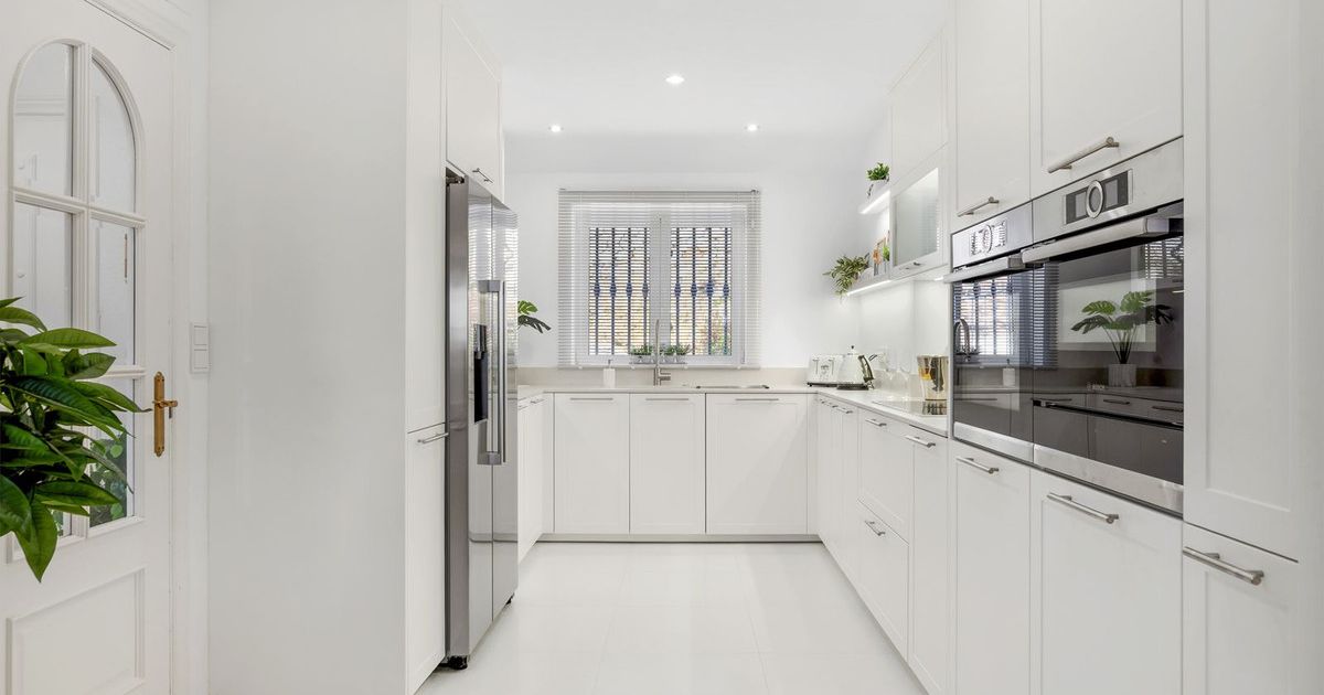 Detached Villa in El Chaparral, El Chaparral, 11/12