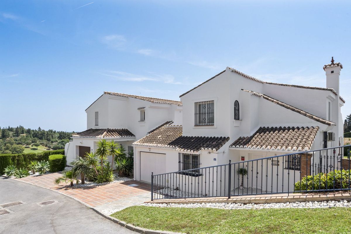 Detached Villa in El Chaparral, El Chaparral, 3/12