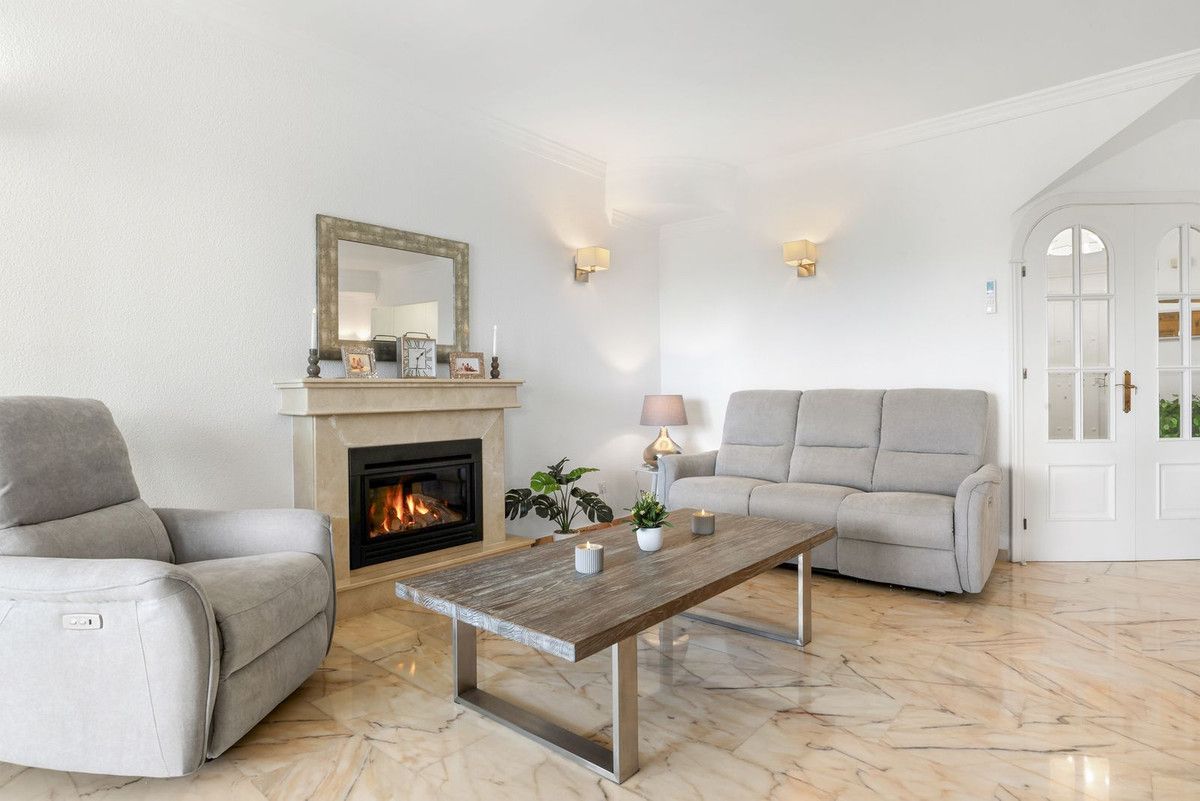 Detached Villa in El Chaparral, El Chaparral, 5/12